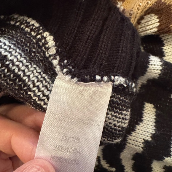 Multiple dog sweaters - Picture 4 of 5